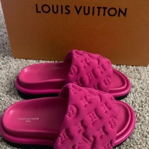 Women’s Louis Vuitton Pool Pillow Comfort Mule Slides, size 5.